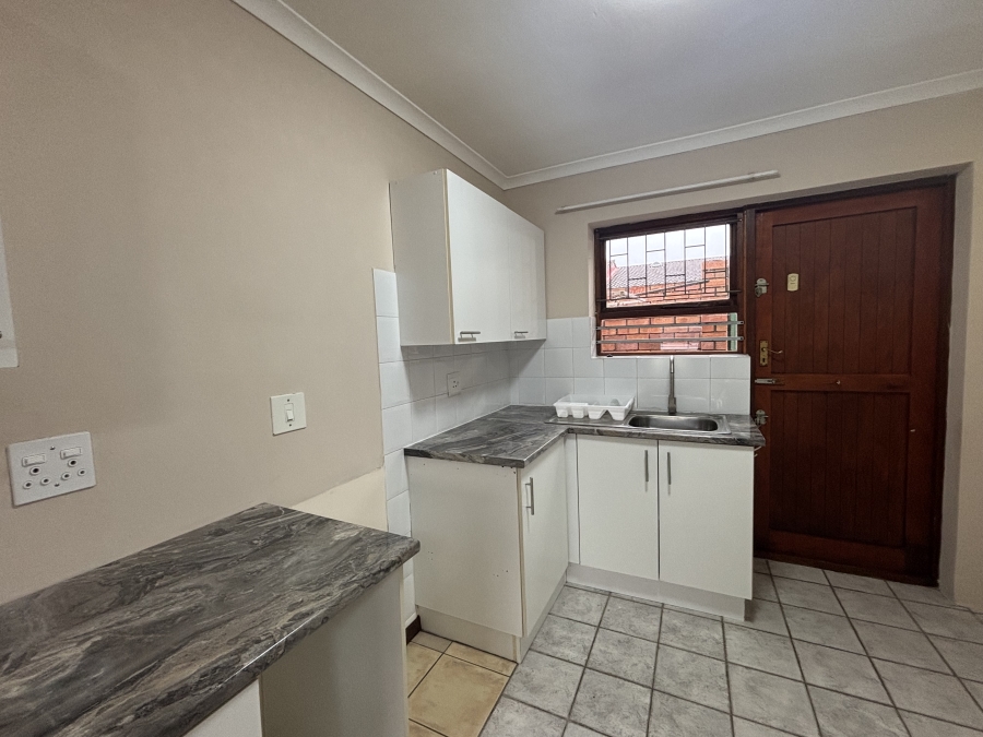 To Let 1 Bedroom Property for Rent in Fernglen Eastern Cape